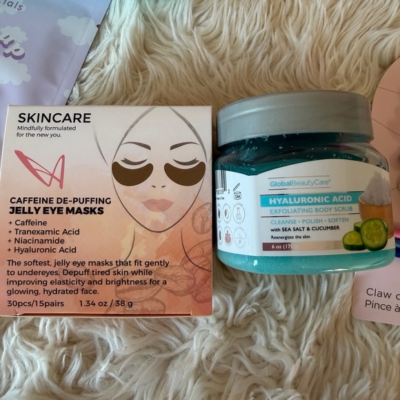 14 piece Pink Cosmetic and Skincare set - Picture 8 of 8